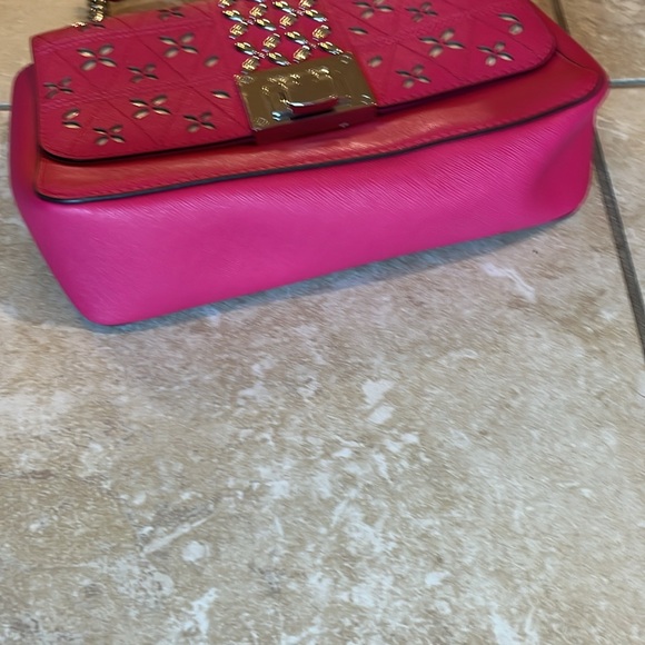 New Michael Kors hot pink  pocketbook shoulder strap crossbody comes with gift C - Picture 4 of 10